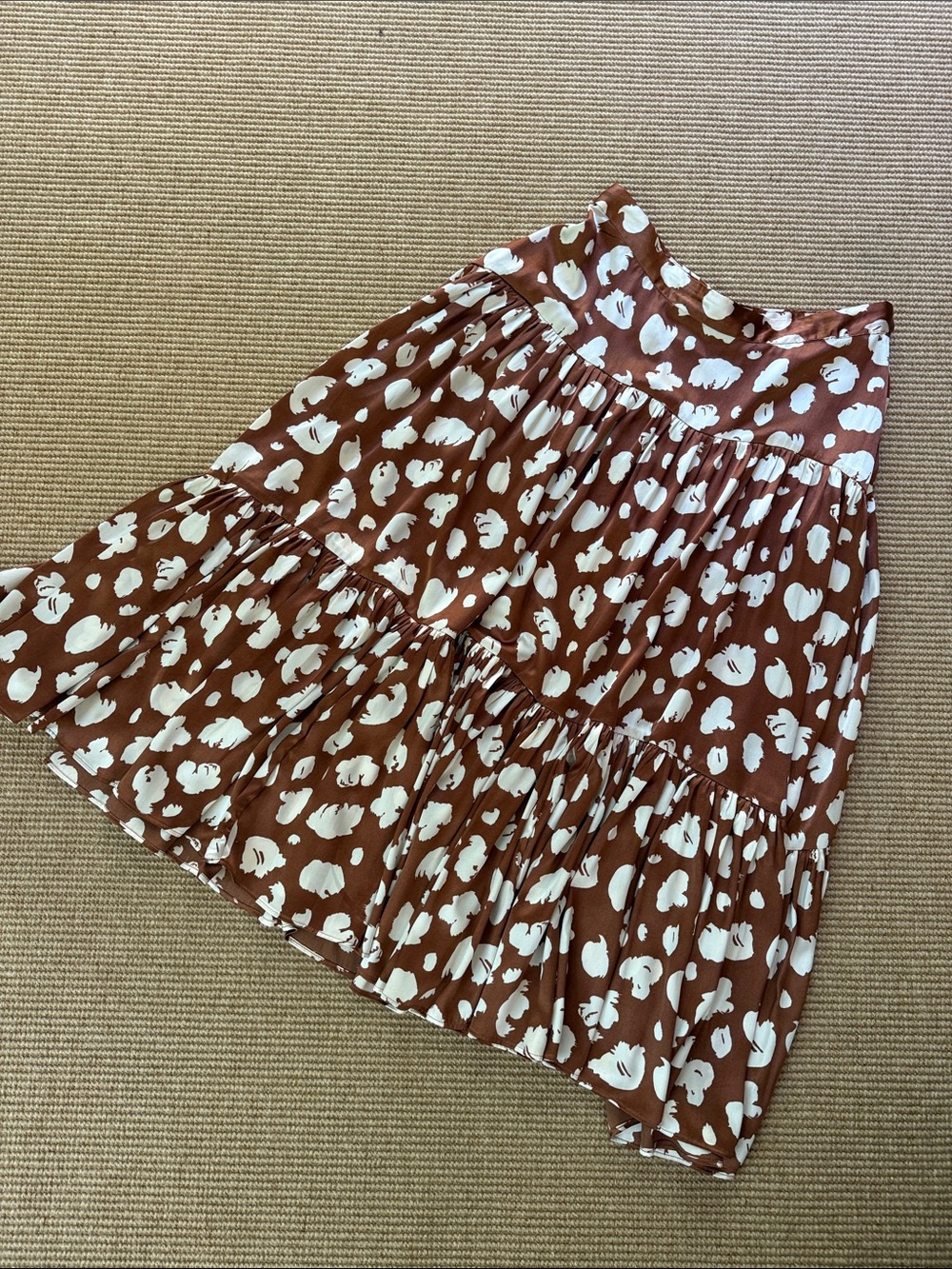 French Connection Tiered Satin Midi Skirt Brown w/ Cream Abstract Dot Print - Picture 4 of 4